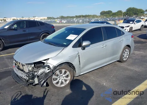 2021 Toyota Corolla Le z USA, uszkodzony, nr VIN 5YFEPMAEXMP152673